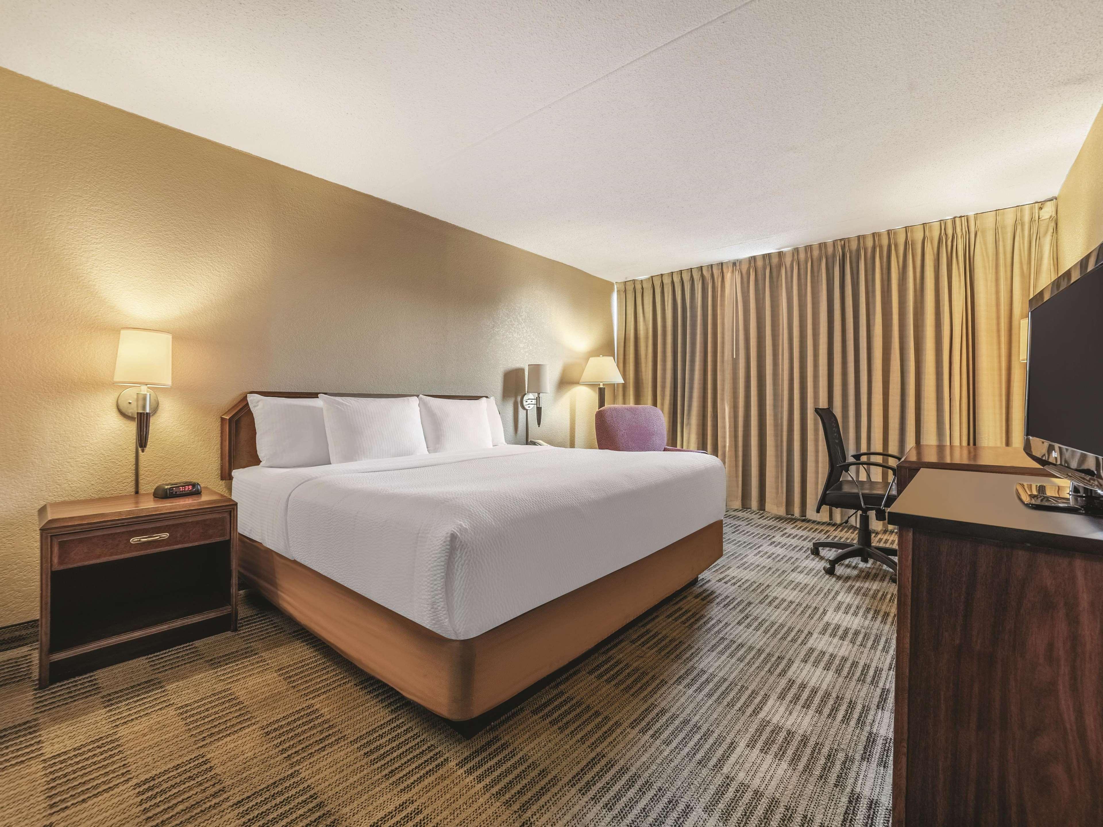 Ramada Inn By Wyndham Fairfield Nj Zewnętrze zdjęcie