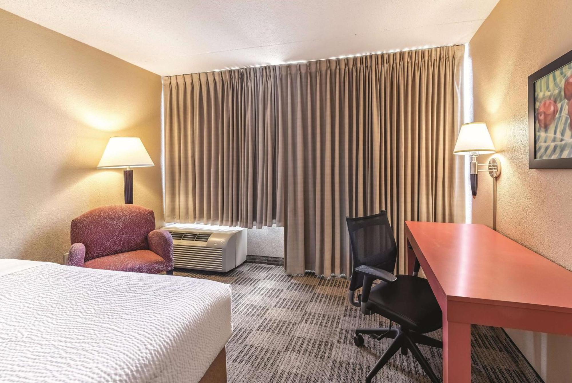 Ramada Inn By Wyndham Fairfield Nj Zewnętrze zdjęcie