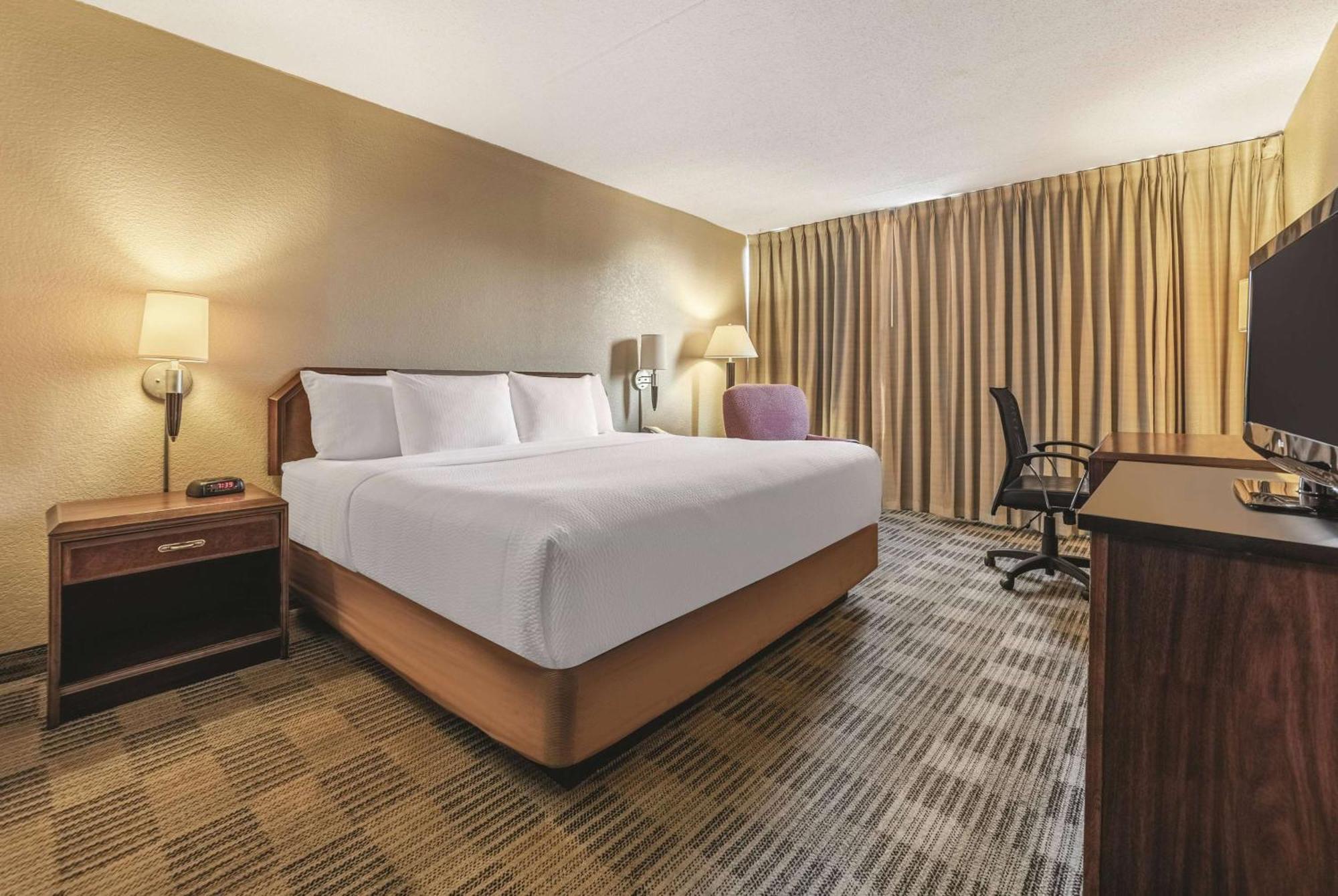 Ramada Inn By Wyndham Fairfield Nj Zewnętrze zdjęcie