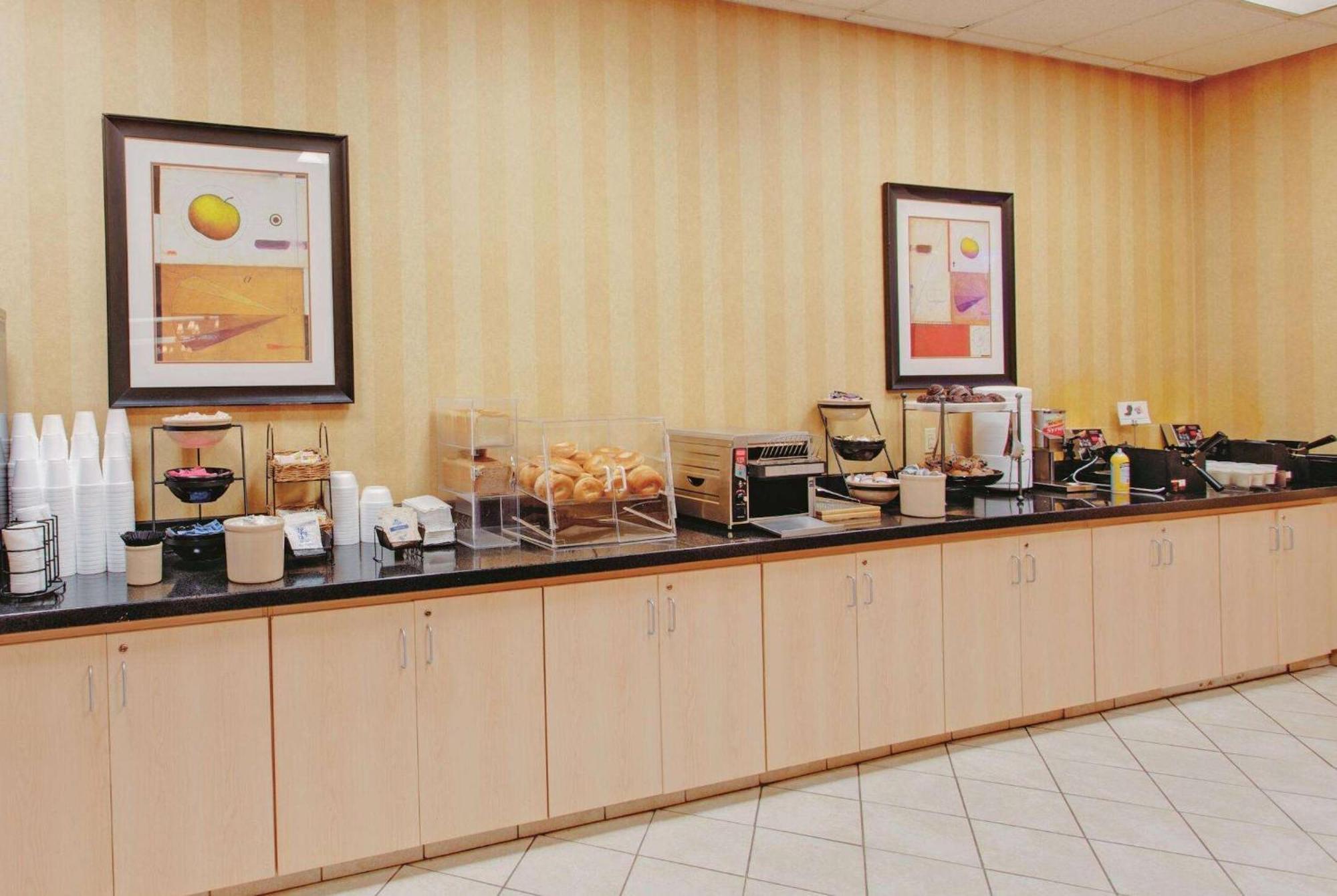 Ramada Inn By Wyndham Fairfield Nj Zewnętrze zdjęcie