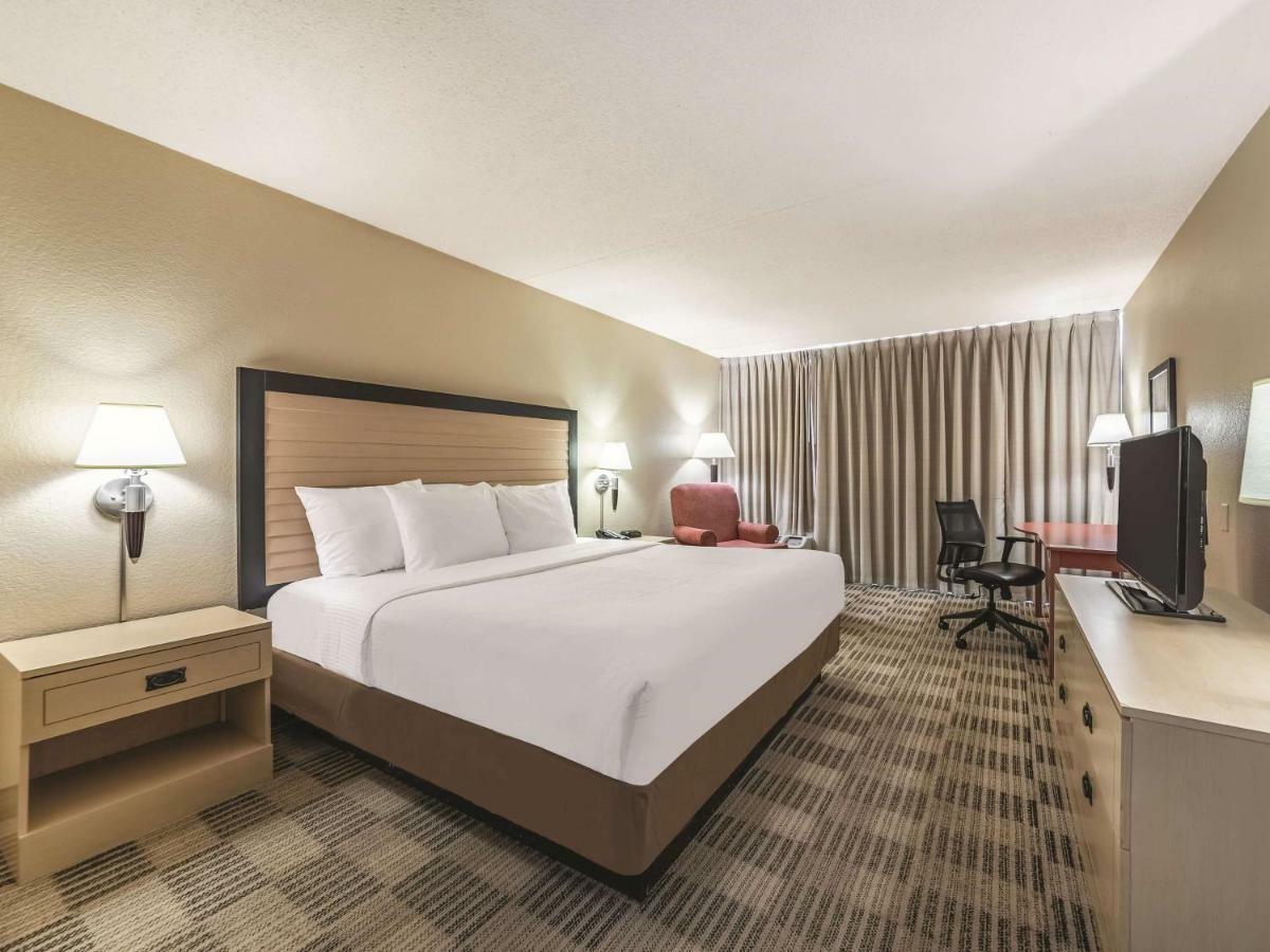 Ramada Inn By Wyndham Fairfield Nj Zewnętrze zdjęcie